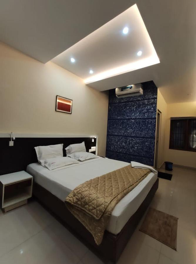 Hotel Issacs Regency Sultan Bathery Zewnętrze zdjęcie