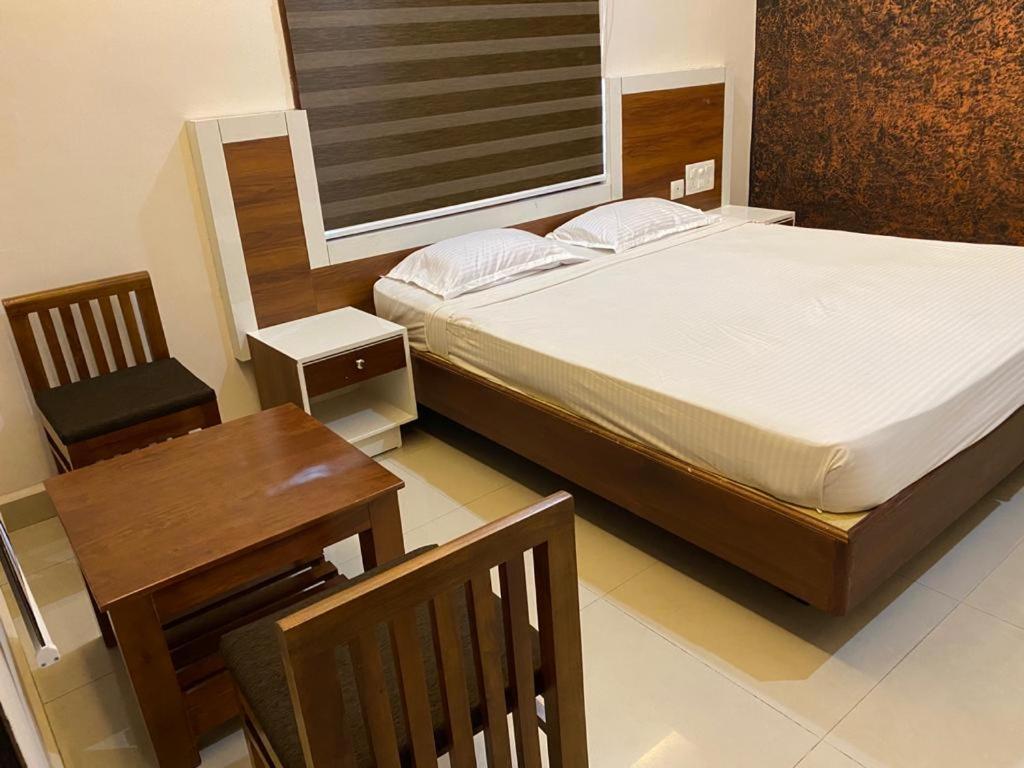 Hotel Issacs Regency Sultan Bathery Zewnętrze zdjęcie