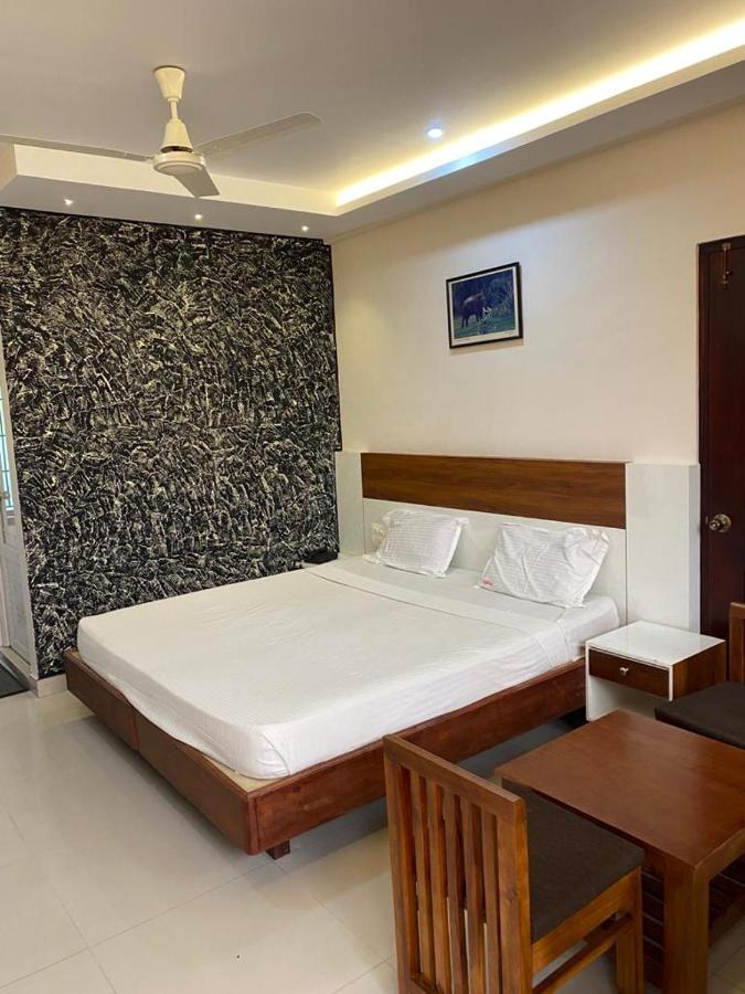 Hotel Issacs Regency Sultan Bathery Zewnętrze zdjęcie
