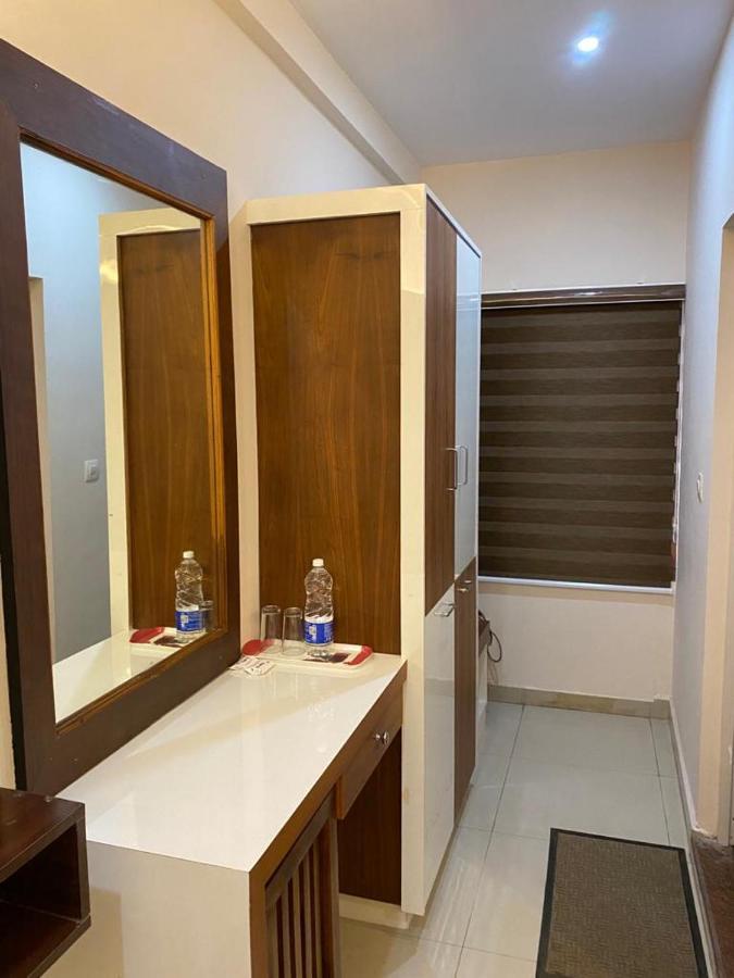 Hotel Issacs Regency Sultan Bathery Zewnętrze zdjęcie