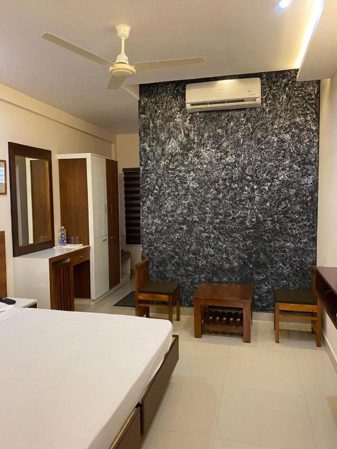 Hotel Issacs Regency Sultan Bathery Zewnętrze zdjęcie