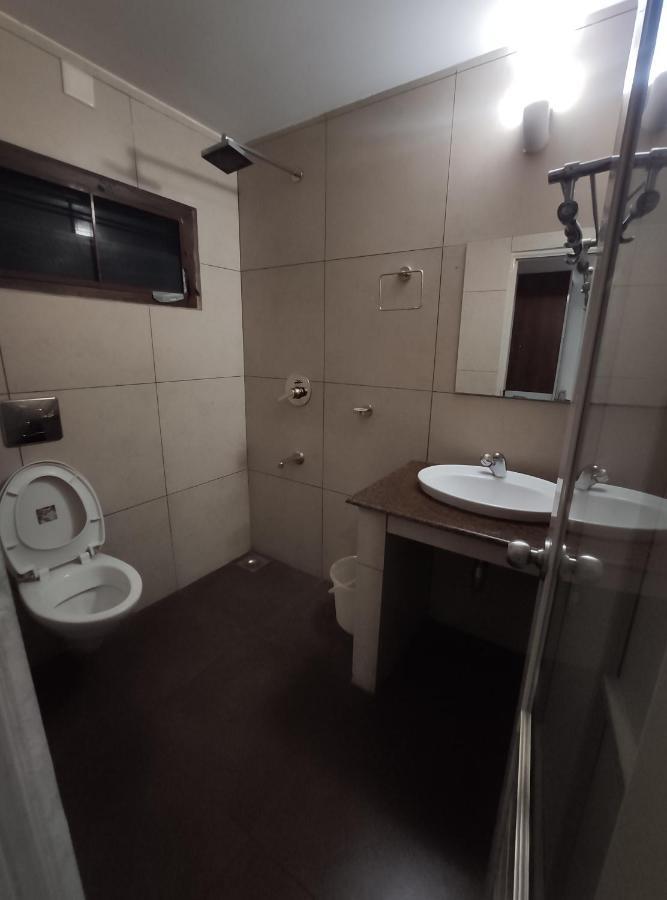Hotel Issacs Regency Sultan Bathery Zewnętrze zdjęcie