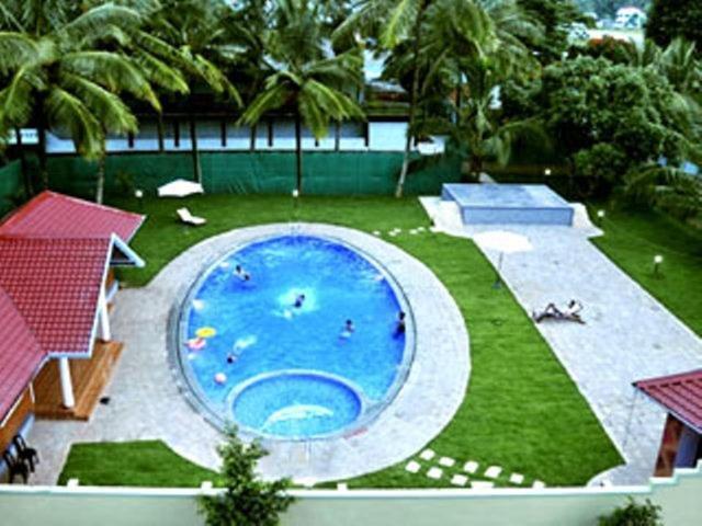 Hotel Issacs Regency Sultan Bathery Zewnętrze zdjęcie